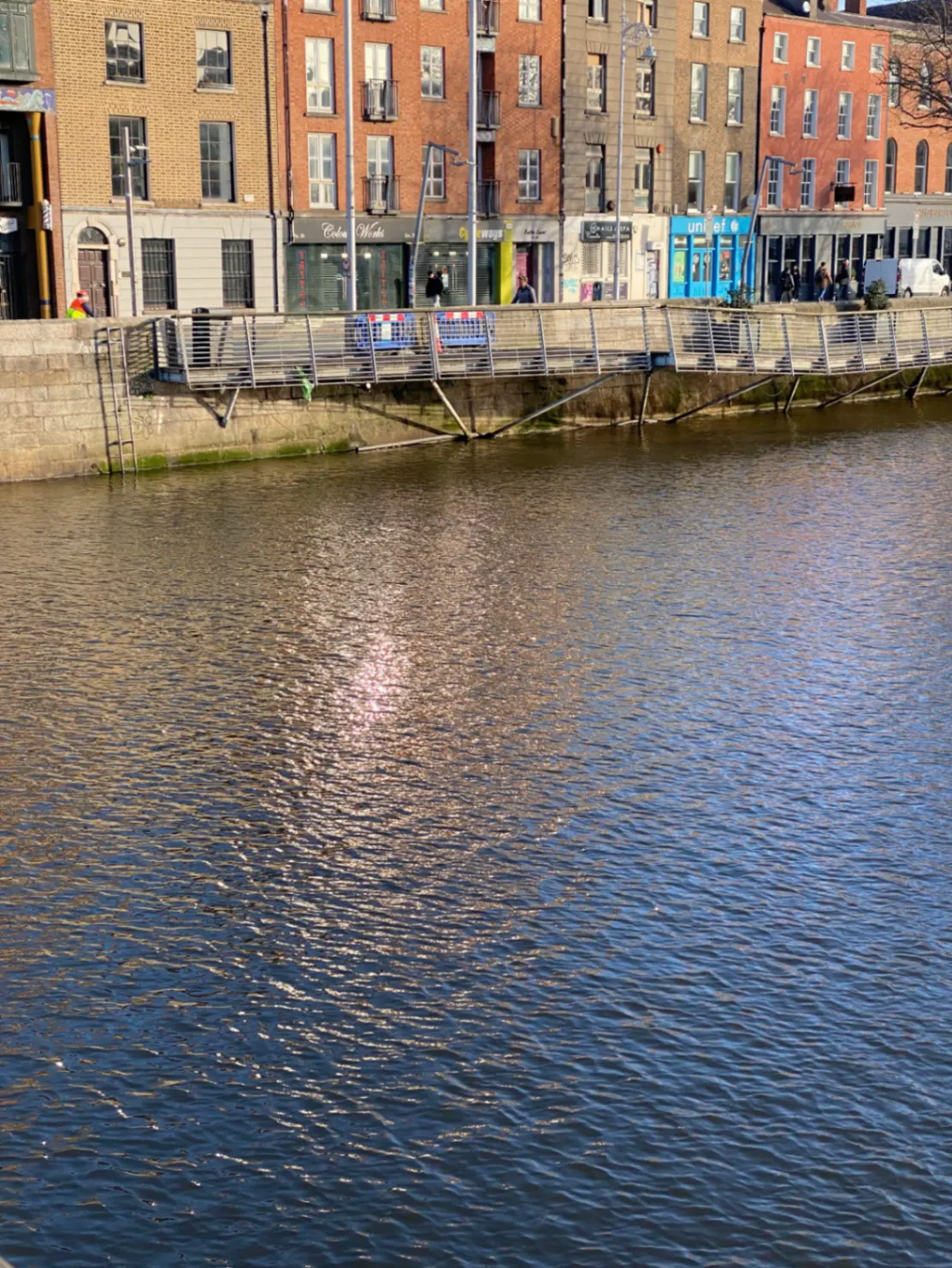 "温馨舒适三居室出租,D04区,月租欧元"